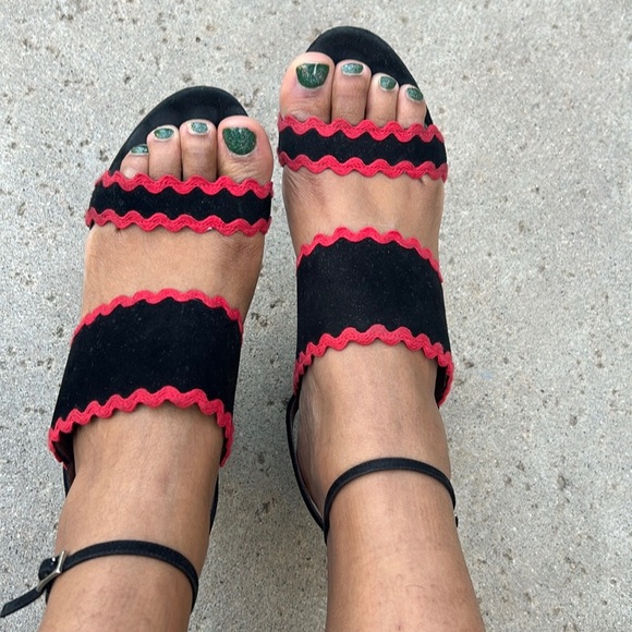 Tabitha Simmons, thick heel pump, red & black, suede - Picture 7 of 9